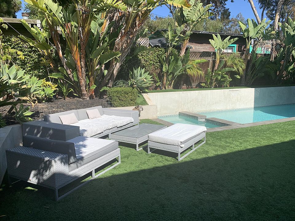Back yard lounge area, pool and jacuzzi