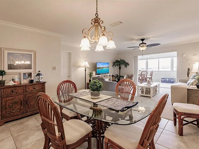 1125 W Peppertree Dr #605 — Photo 6