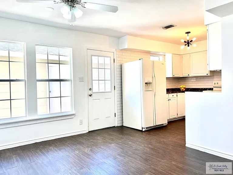3908 Las Palmas Cir — Photo 8