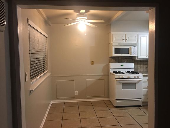 4th image of 2244 Montrose Ave #2