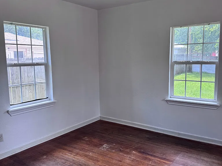 2304 Nottingham Blvd — Photo 7