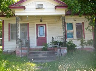 301 Tenaha St, Center, TX 75935