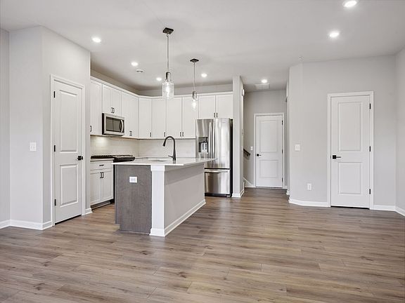 3rd image of 2434 Blossom Cir