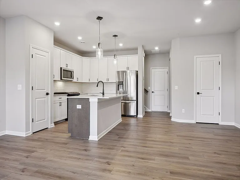 2434 Blossom Cir — Photo 3