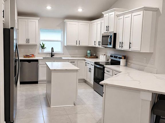 3rd image of 1015 Kylar Dr NW