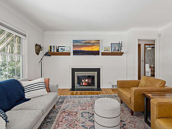 4th image of 1879 Montreal Ave