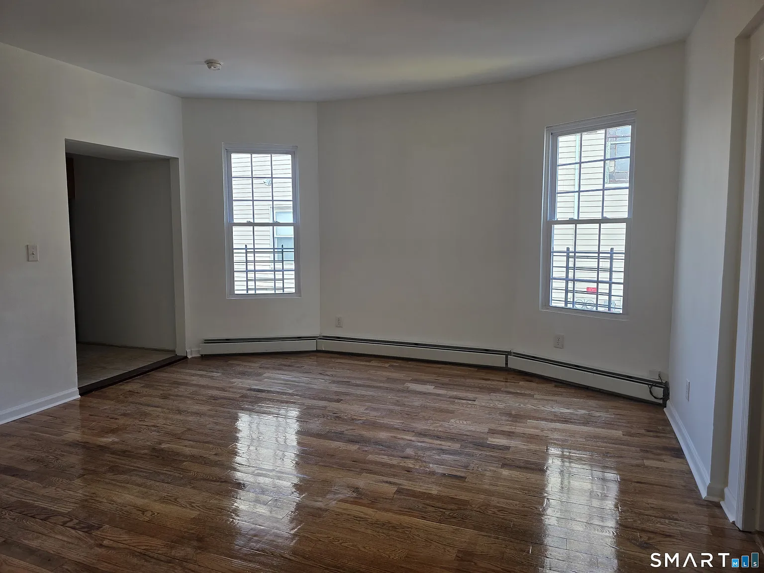4 bed, 1.0 bath, 4288 sqft, $2,200 — Photo 4