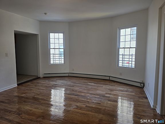 4th image of 120 Easton Ave #1