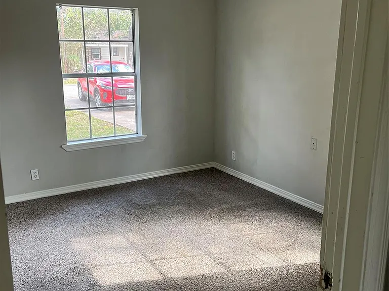 10533 Barnham St — Photo 13