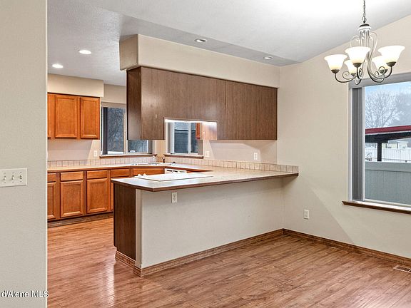 5th image of 1253 E Garden Ave