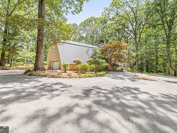 4th image of 8569 Jefferson Rd