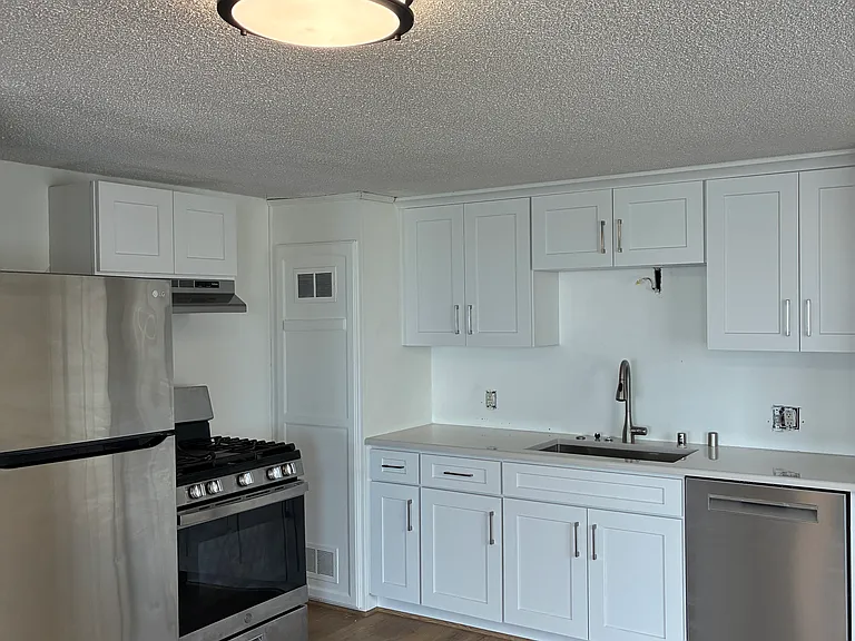225 Avenida Granada #2 — Photo 8