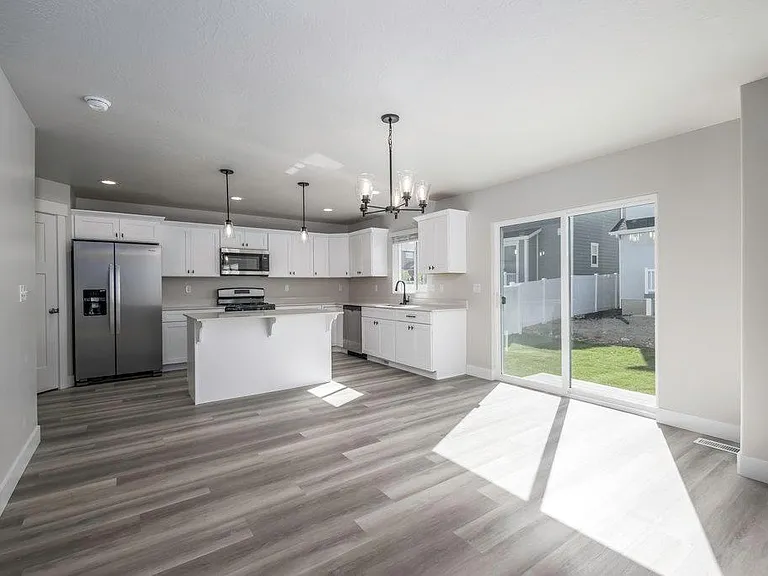 12372 Eovaldi Ave — Photo 2
