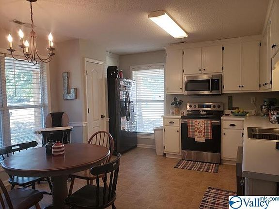 2nd image of 205 Cedar Creek Cir