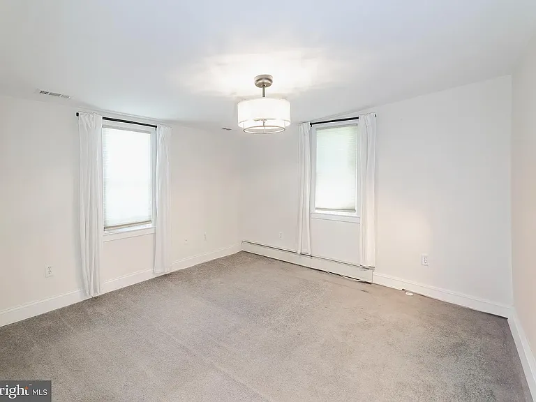 133 S Main St — Photo 9