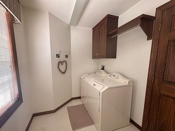 3rd image of 2704 Brookview Dr