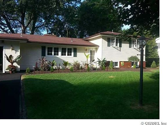 2nd image of 48 Shire Oaks Dr