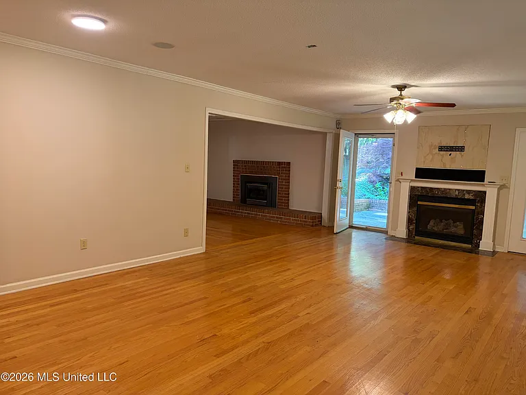 870 Green Acres Dr — Photo 5