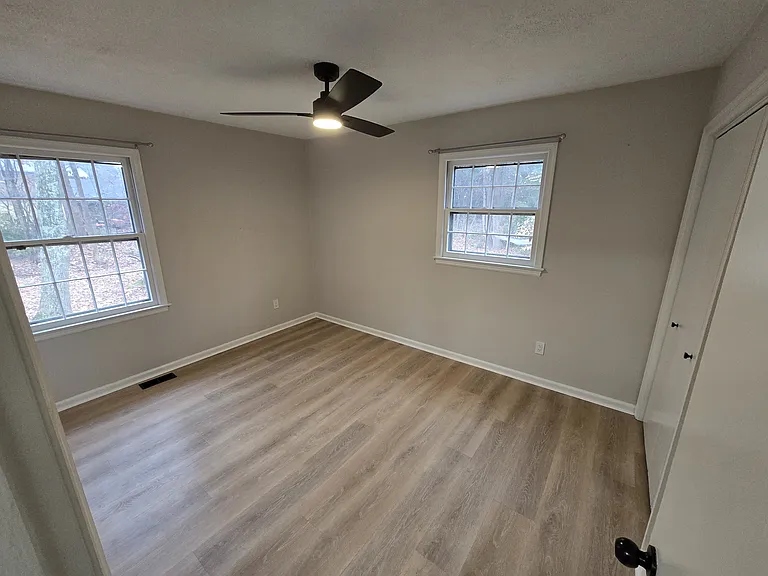 812 Holmes St — Photo 10