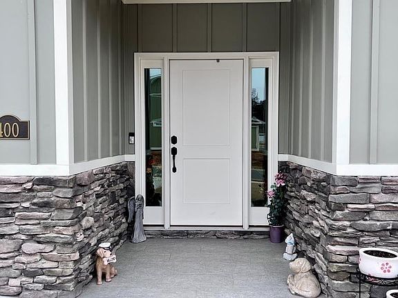 4th image of 400 Village Dr
