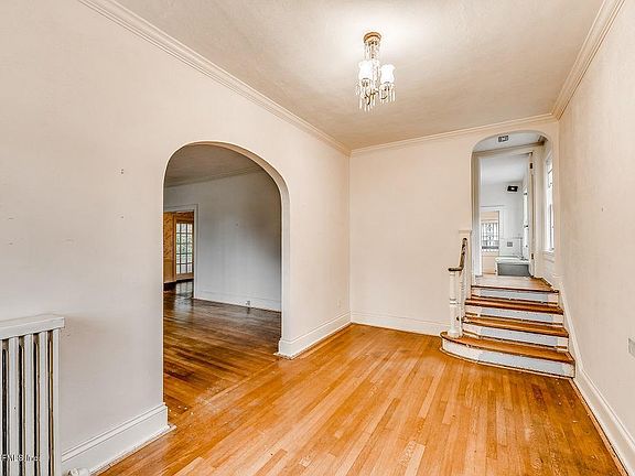4th image of 1308 Windsor Pl