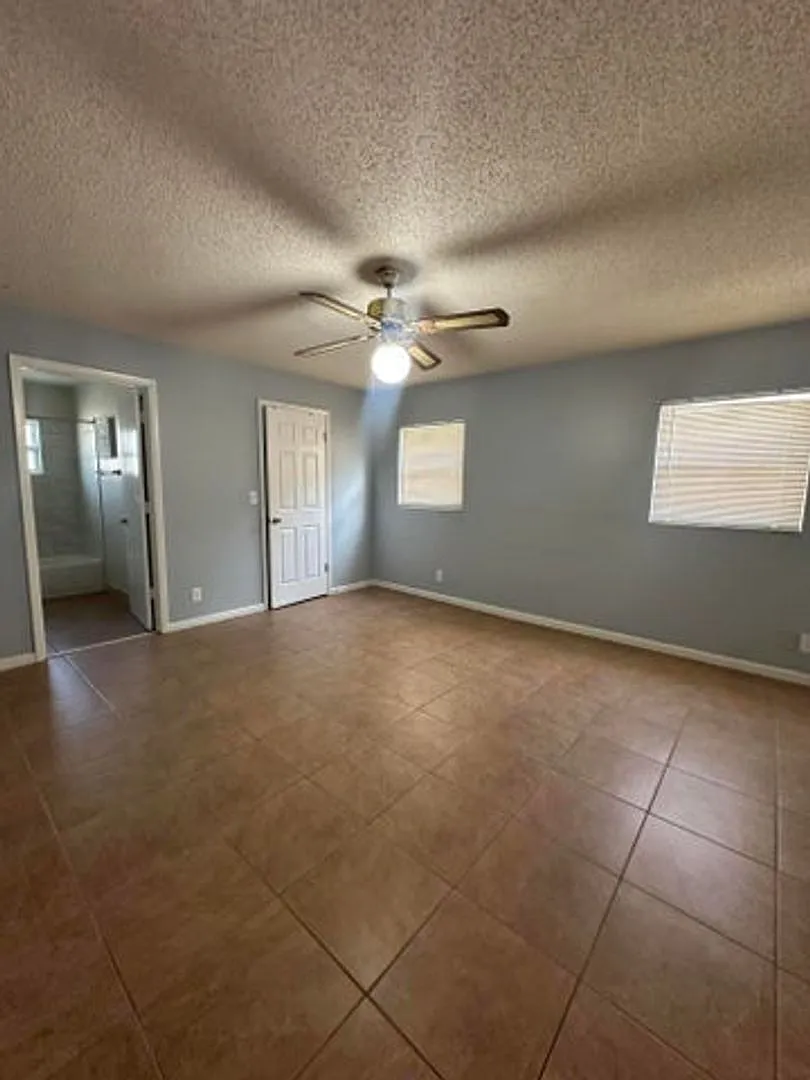 641 W 9th 2, Riviera Beach, FL 33404 - 7355 — Photo 2