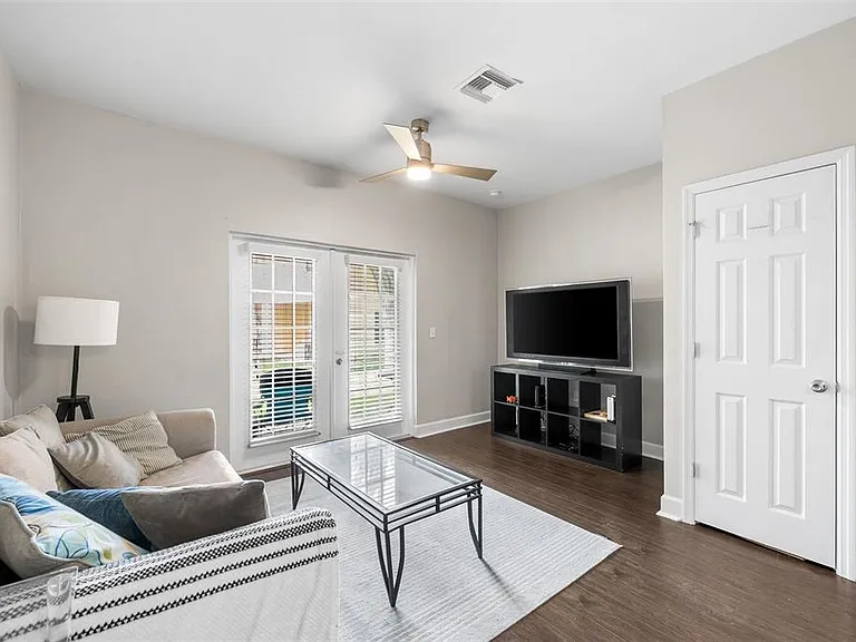 2927 SW 35th Pl #113 — Photo 7