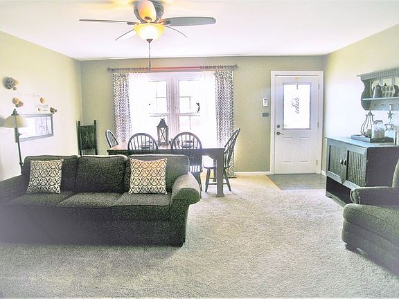 3rd image of 1523 Laurie Ln