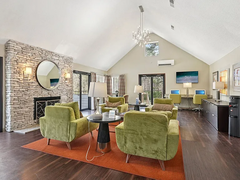Las Palmas Apartments — Photo 47