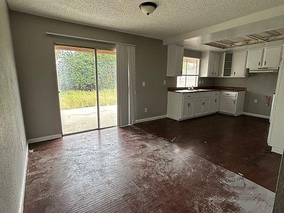 5th image of 24418 Via Del Sol St #1