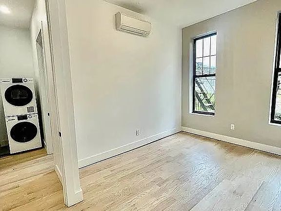 5th image of 343 Vernon Ave #3B