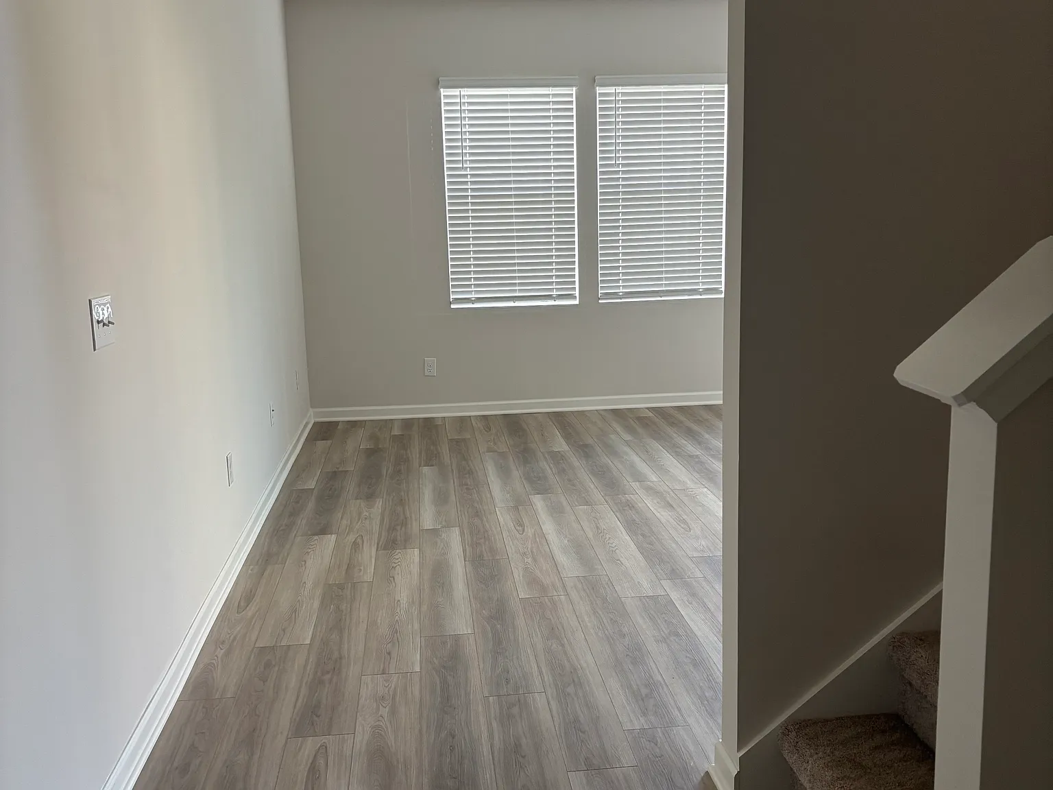 827 Moray Ln — Photo 2
