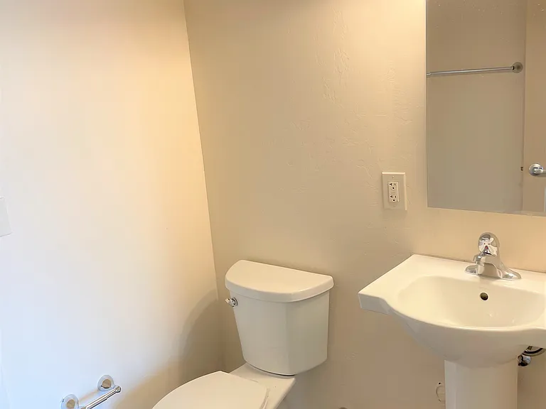 2545 E Spring St #1 — Photo 19