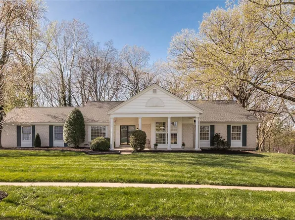 15113 Isleview Dr, Chesterfield, MO 63017