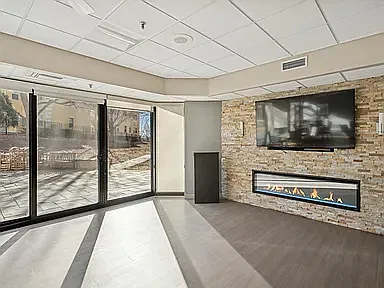 2 bed, 950 sqft, $1,550 — Photo 3