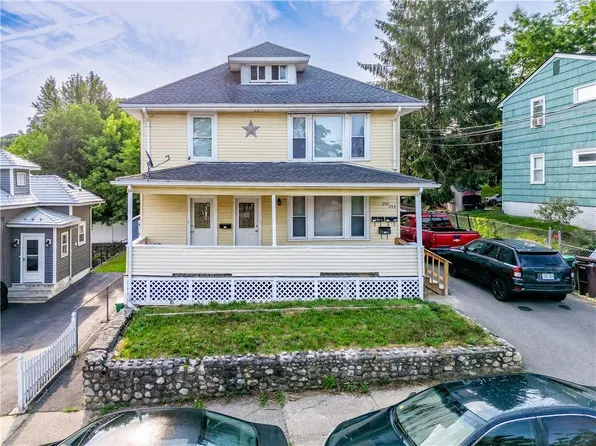 204 Ward St, Woonsocket, RI 02895