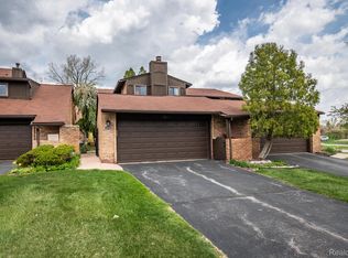 2210 Bordeaux St, West Bloomfield, MI 48323