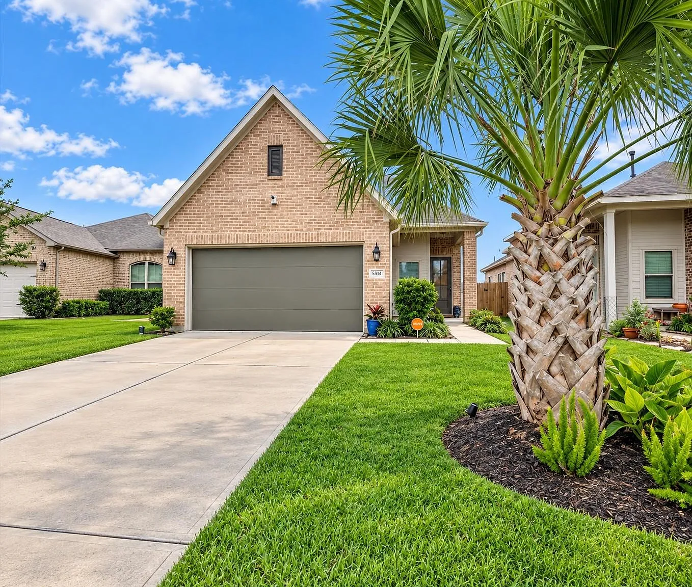 4 bed, 2.0 bath, 1620 sqft, $2,200 — Photo 2