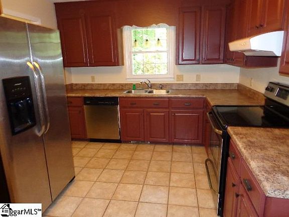 3rd image of 10 Shelly Ln