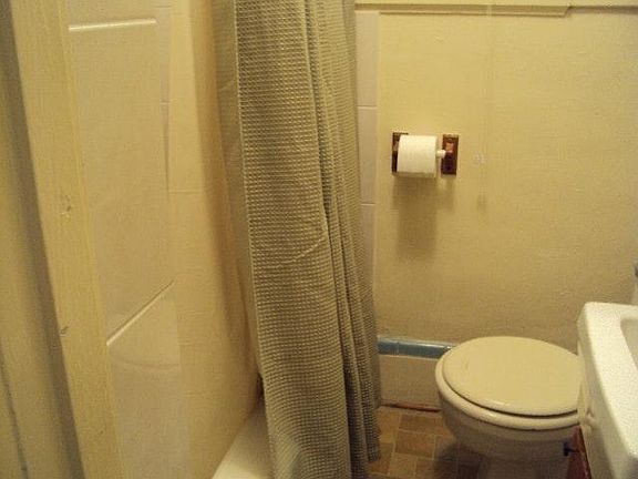 5th image of 2335 College St