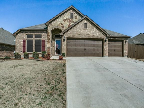 Sought after 3 Car Garage!