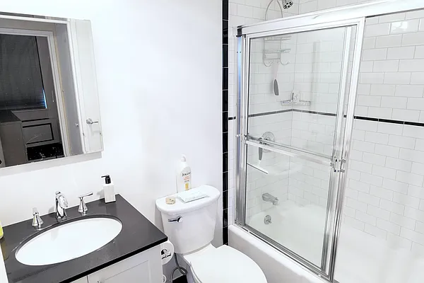 Rented by Manhattan Realty Group | media 6