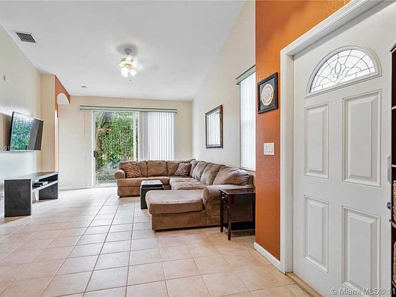 4th image of 5612 Enclave Ln