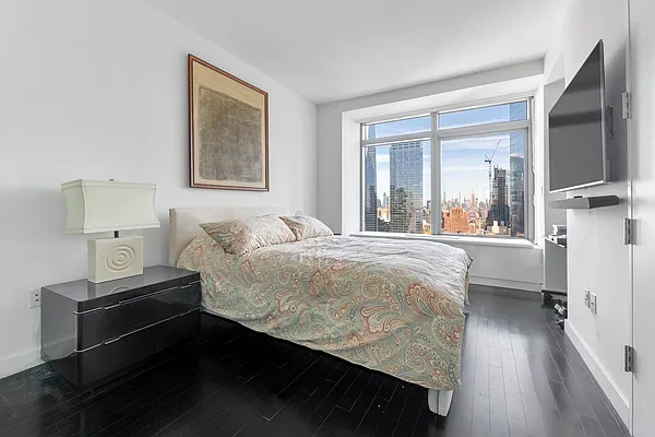 Rented by Douglas Elliman | media 14