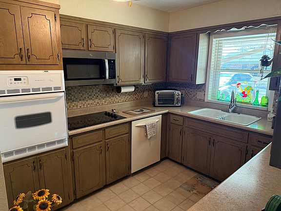 2nd image of 3826 Parkwood Dr