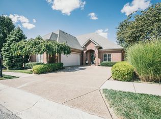 320 Barcelona Dr, Louisville, KY 40245
