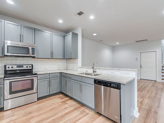 5th image of 3317 Blumie St #A