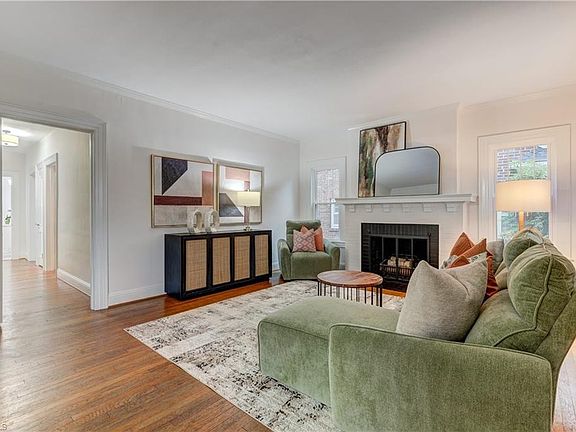 5th image of 207 S Tremont Dr