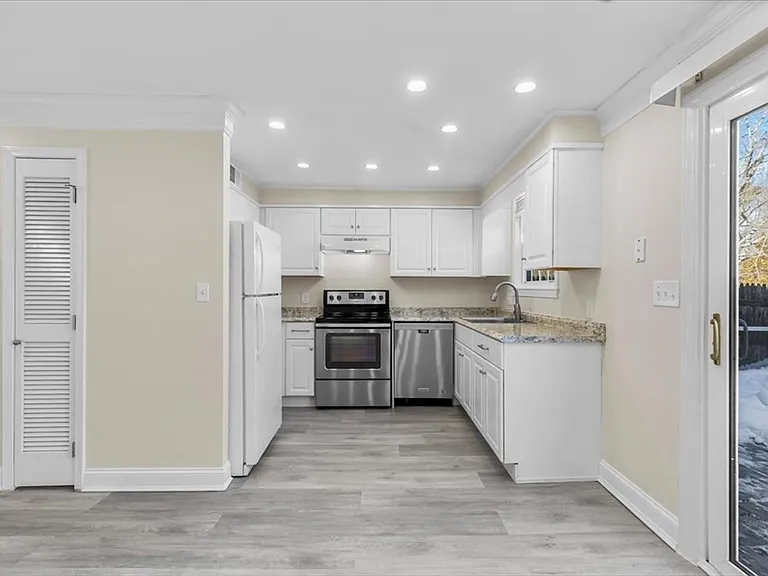 8 Captain Cook Ln #U — Photo 11