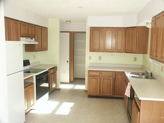 5th image of 7837 Fairfax Loop Dr